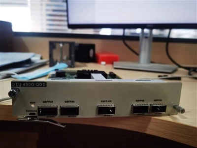 A QSFP-DD felgyorsítja a 400 GbE telepítését